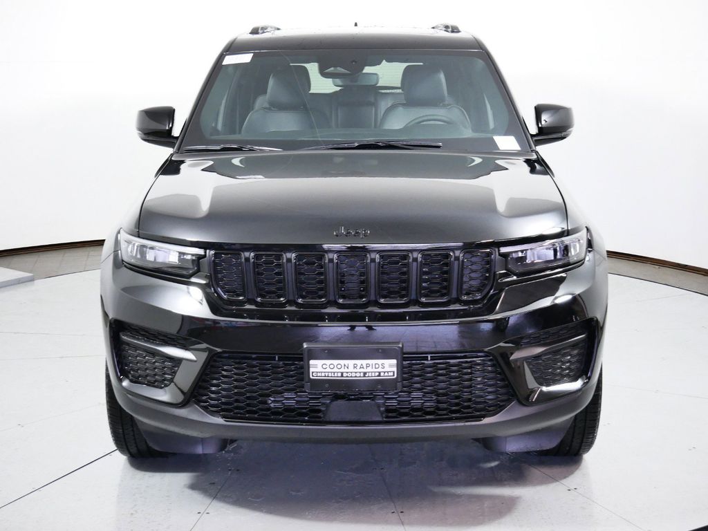 2024 Jeep Grand Cherokee Altitude 18