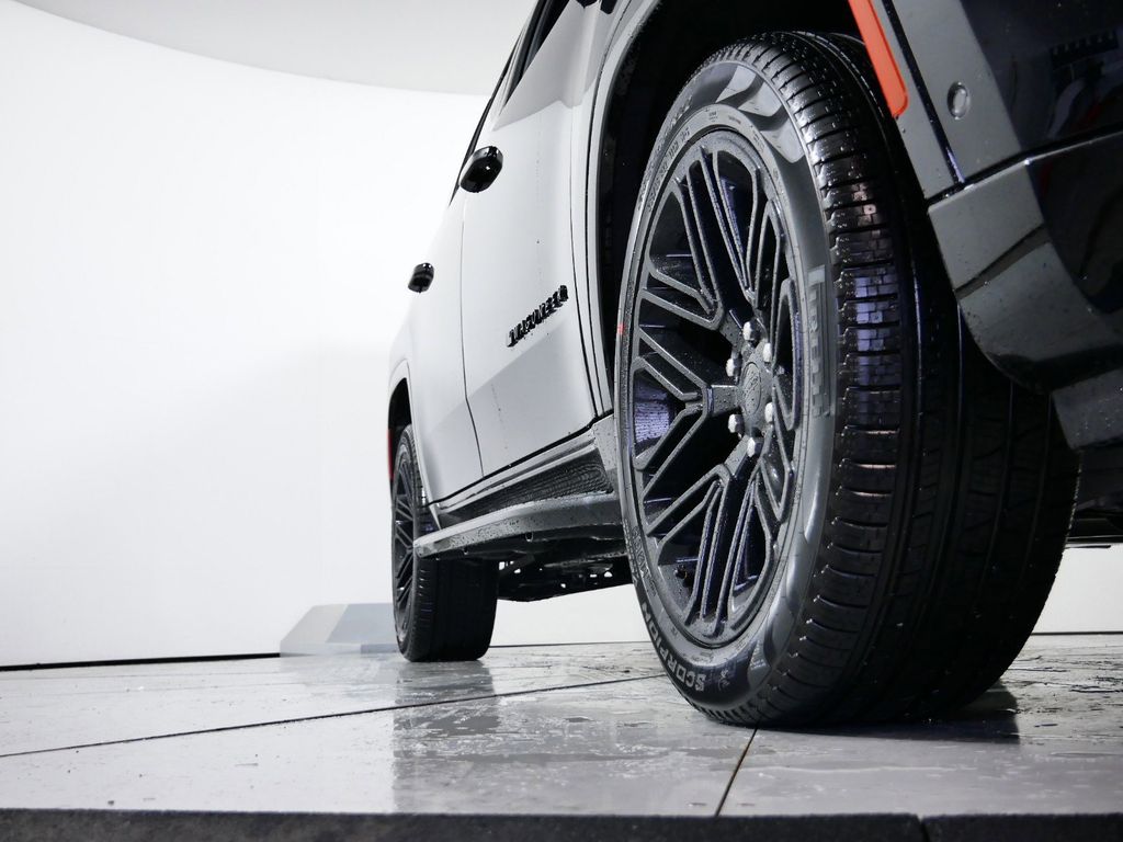 Thumbnail: 2024 Jeep Wagoneer - 6