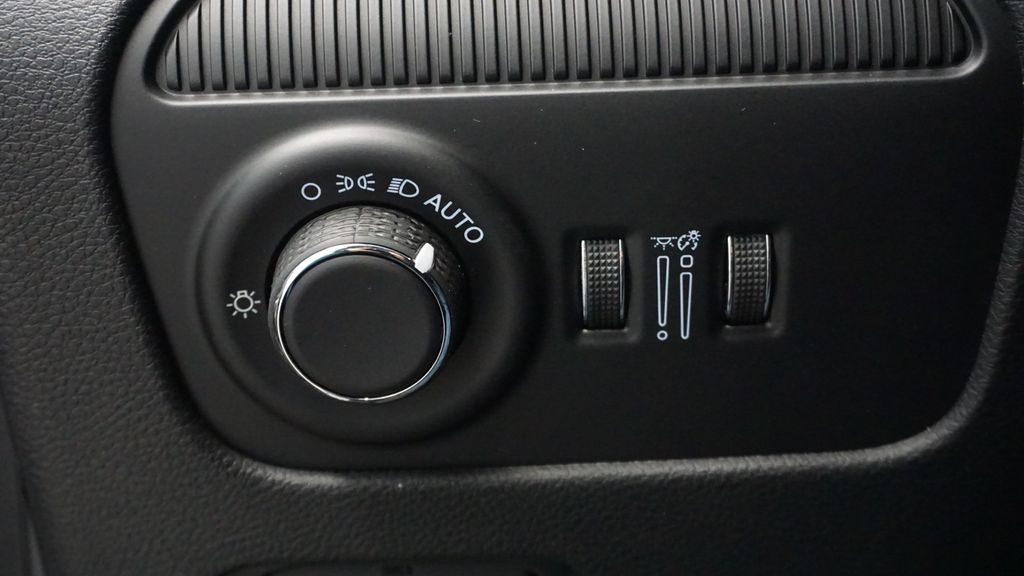 Thumbnail: 2026 Jeep Grand Wagoneer - 28