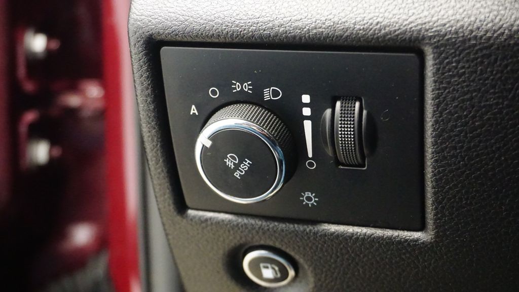 Thumbnail: 2021 Jeep Grand Cherokee - 30