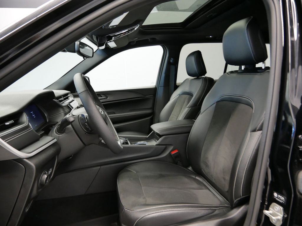 Thumbnail: 2023 Jeep Grand Cherokee - 21