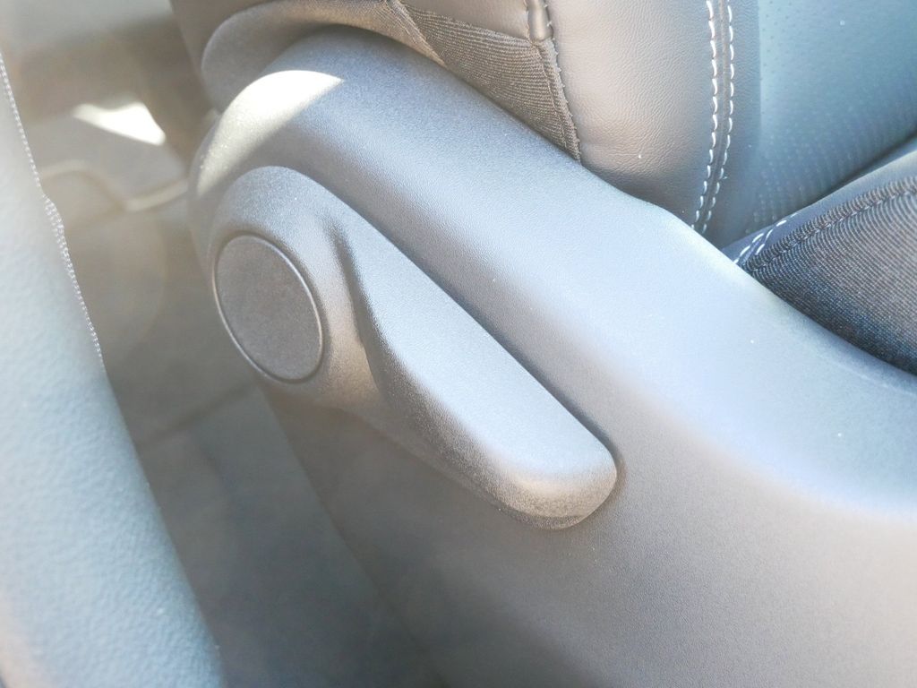 Thumbnail: 2026 Chrysler Pacifica - 24