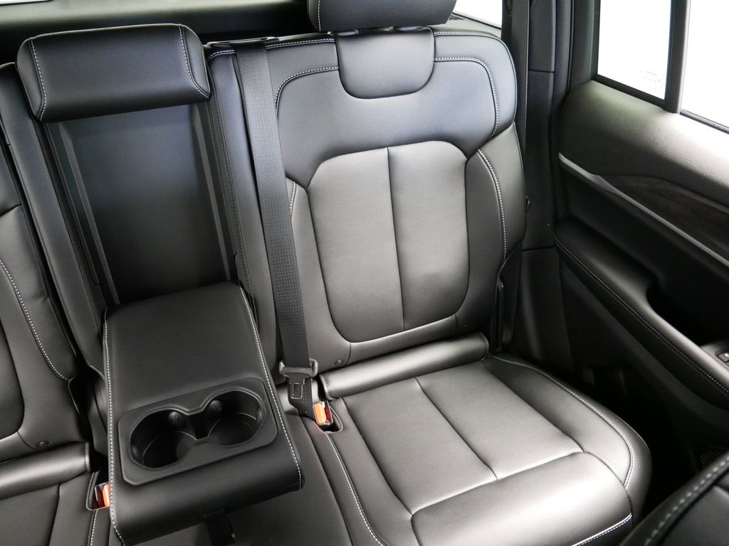 Thumbnail: 2025 Jeep Grand Cherokee - 22