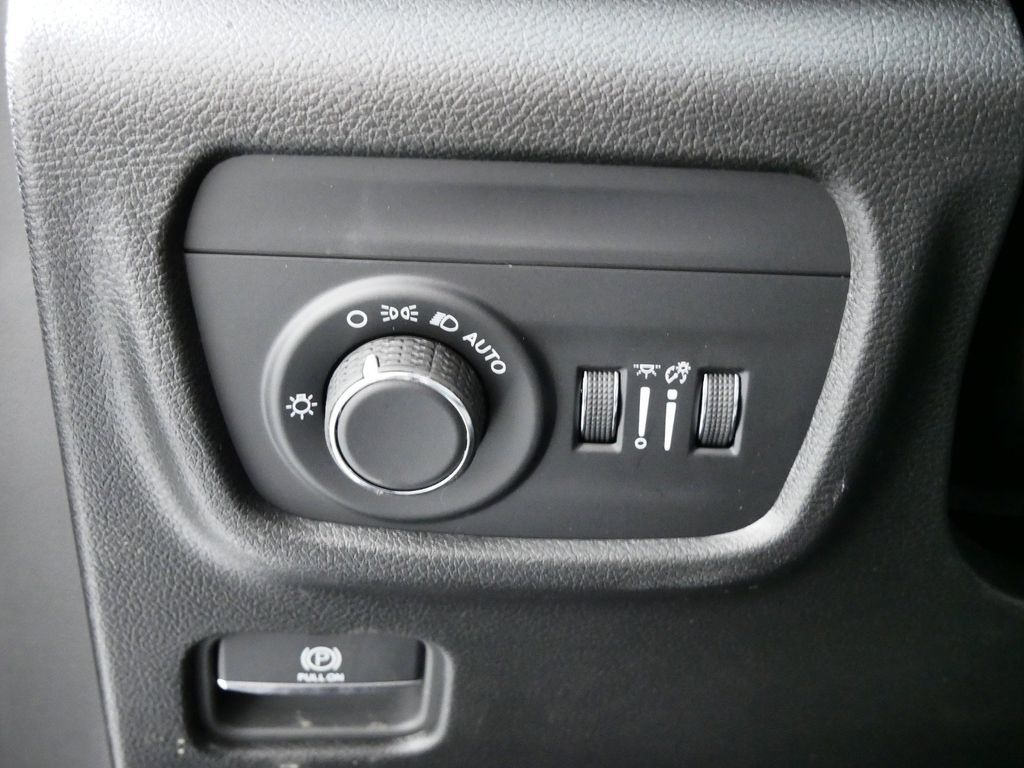 Thumbnail: 2025 Jeep Grand Cherokee L - 34