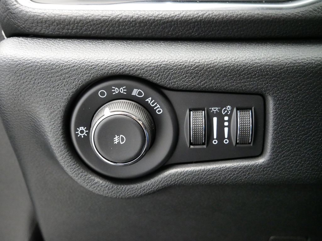 Thumbnail: 2026 Chrysler Pacifica - 21