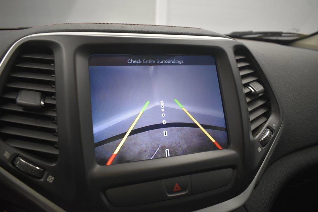 Thumbnail: 2016 Jeep Cherokee - 47