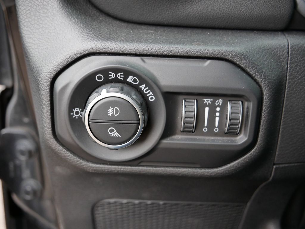 Thumbnail: 2021 Jeep Gladiator - 46