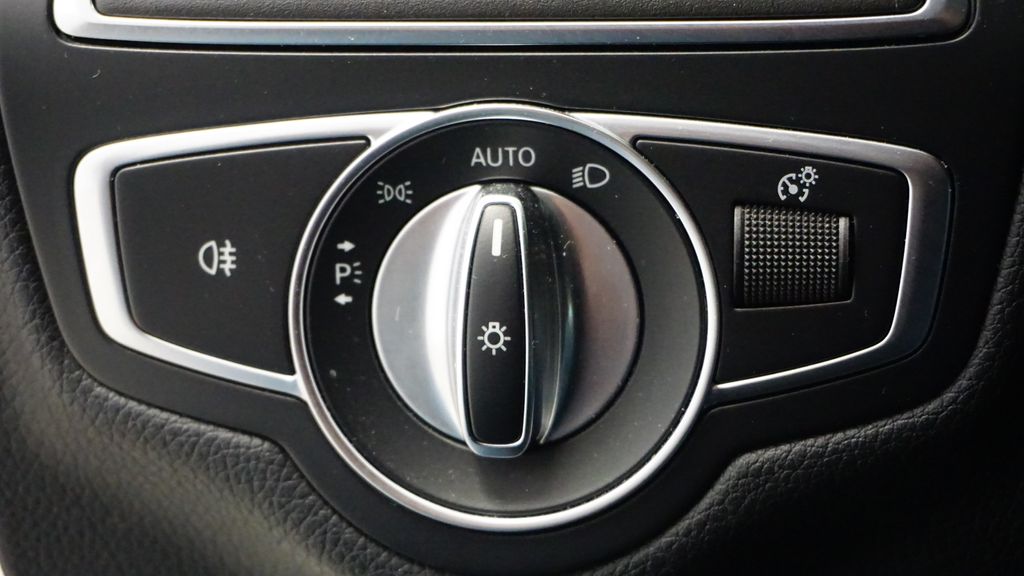 Thumbnail: 2018 Mercedes-Benz C-Class - 24