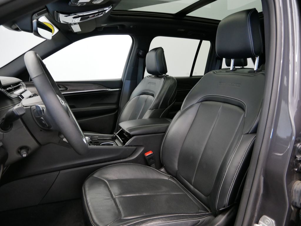 Thumbnail: 2022 Jeep Grand Cherokee - 3