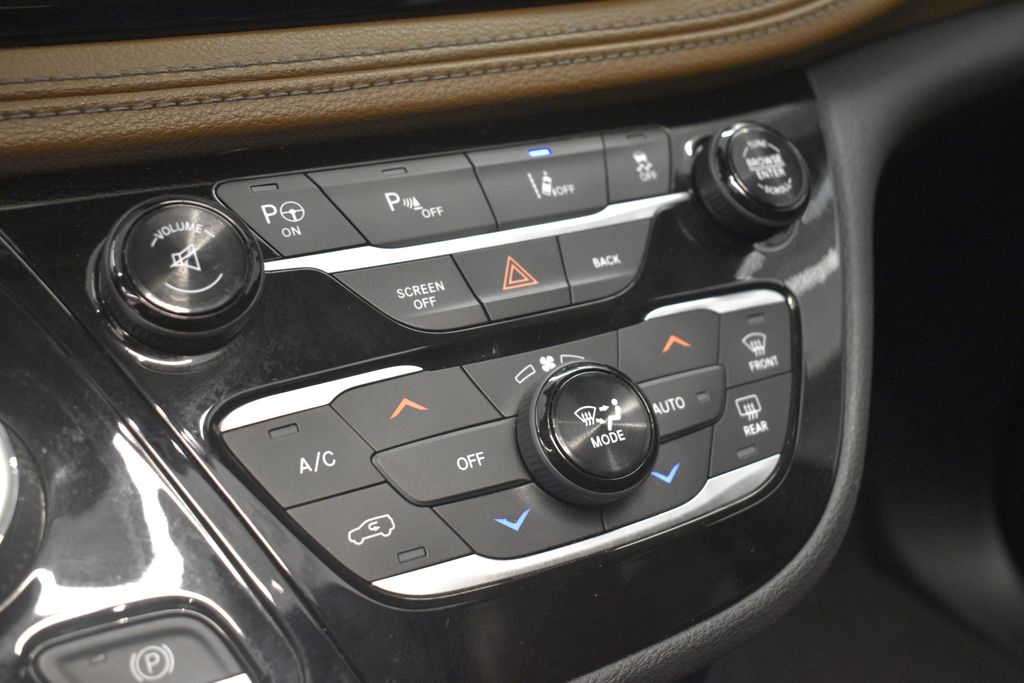 Thumbnail: 2017 Chrysler Pacifica - 39