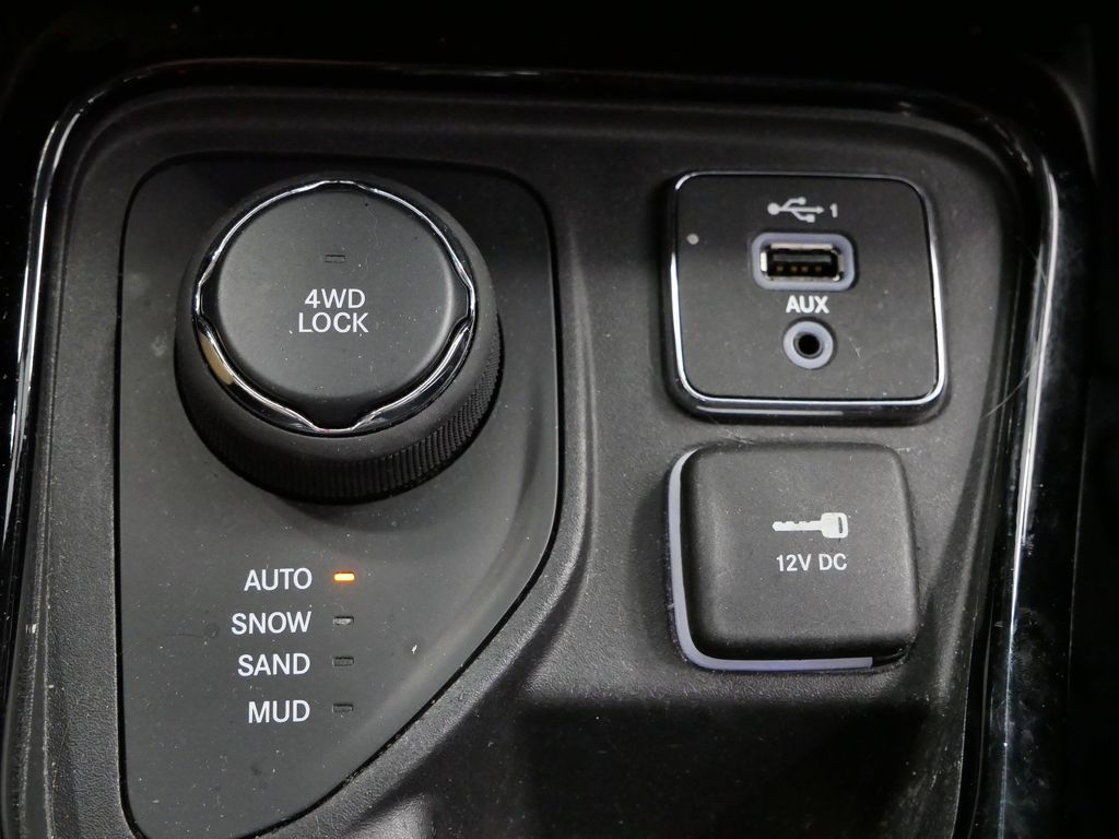Thumbnail: 2020 Jeep Compass - 30