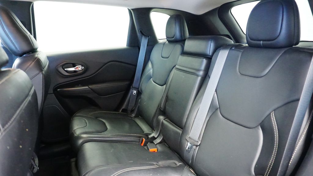 Thumbnail: 2015 Jeep Cherokee - 22