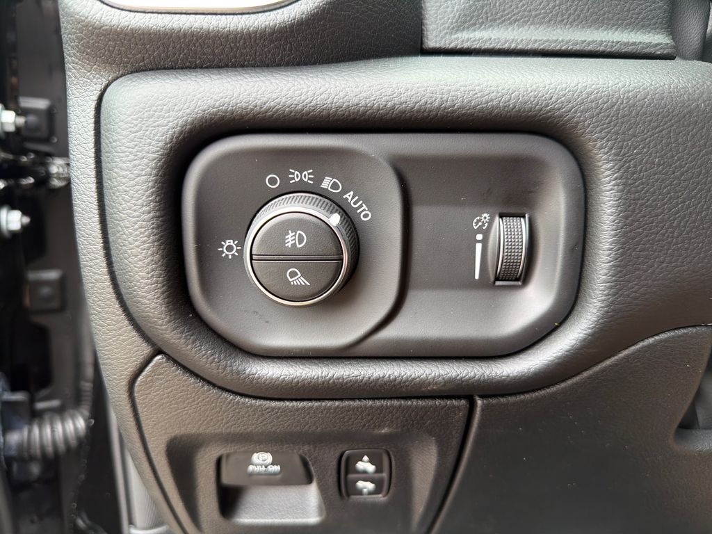 Thumbnail: 2026 RAM 1500 - 21
