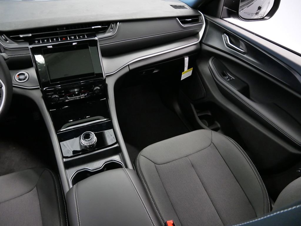 Thumbnail: 2025 Jeep Grand Cherokee L - 17