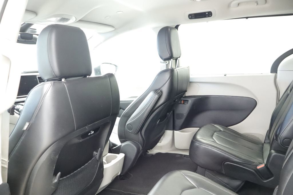 Thumbnail: 2023 Chrysler Pacifica - 18