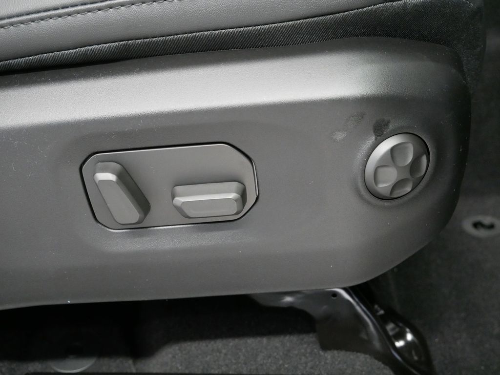 Thumbnail: 2025 Jeep Wrangler - 14