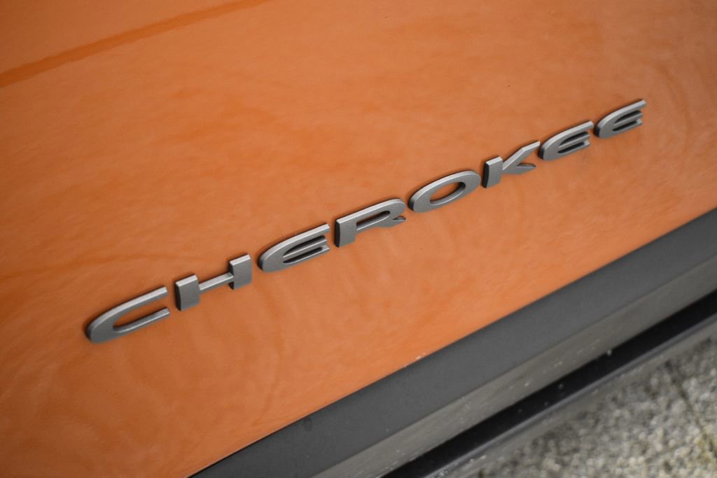 Thumbnail: 2016 Jeep Cherokee - 23