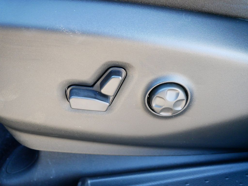 Thumbnail: 2026 Chrysler Pacifica - 36