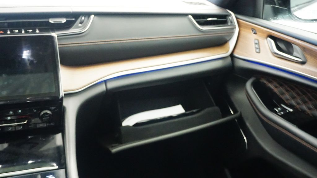 Thumbnail: 2022 Jeep Grand Cherokee - 21