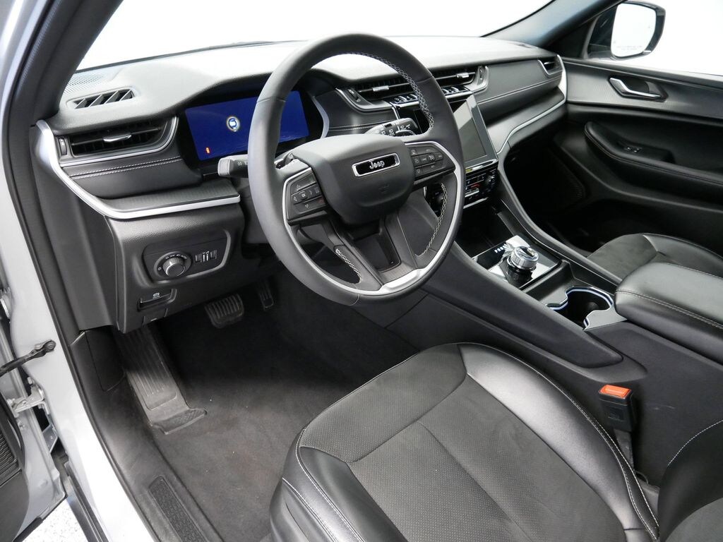 Used 2024 Jeep Grand Cherokee Altitude SUV