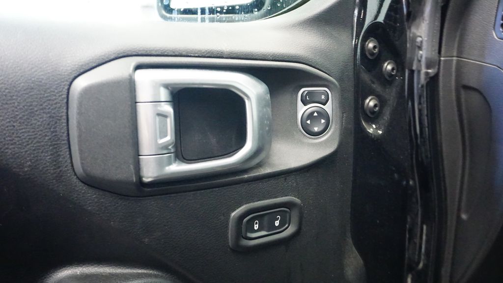 Thumbnail: 2019 Jeep Wrangler - 27