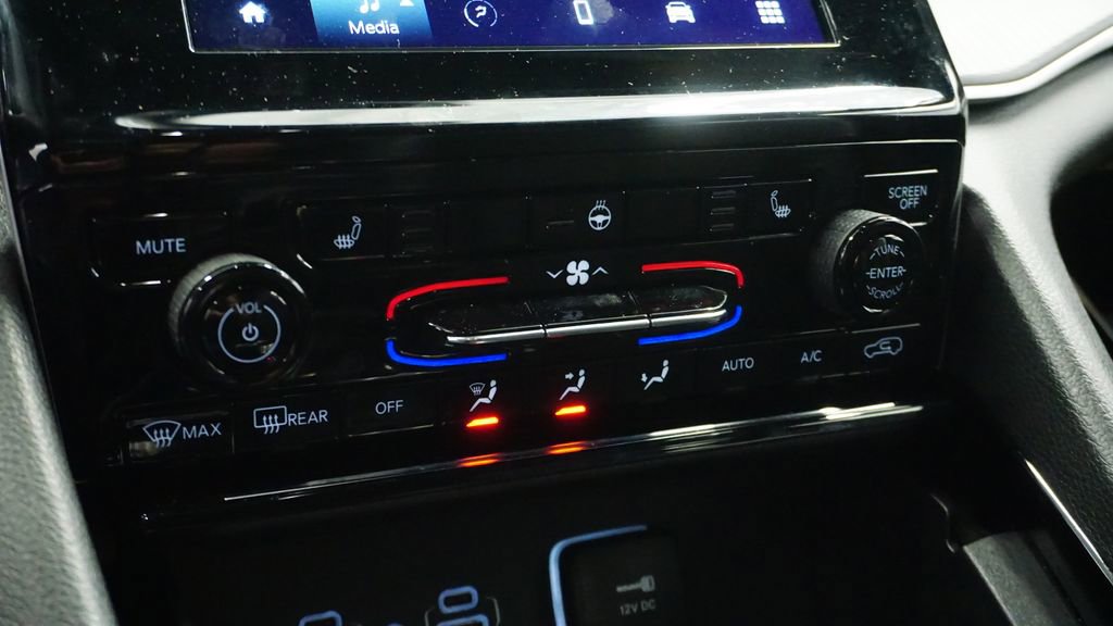 Thumbnail: 2023 Jeep Grand Cherokee - 32