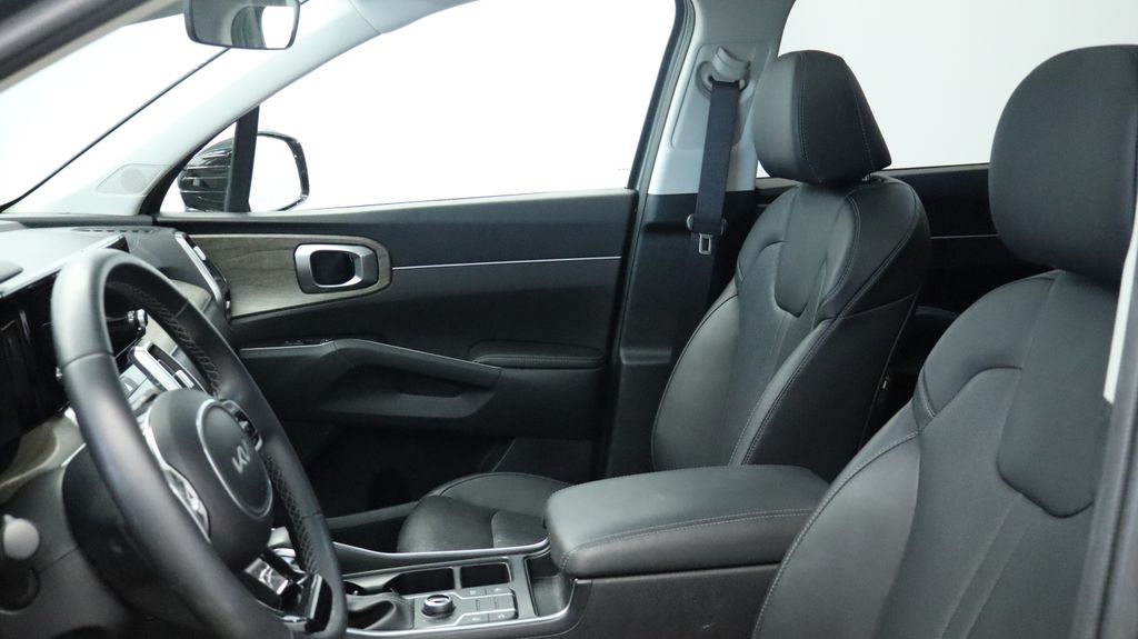 Thumbnail: 2023 Kia Sorento - 27