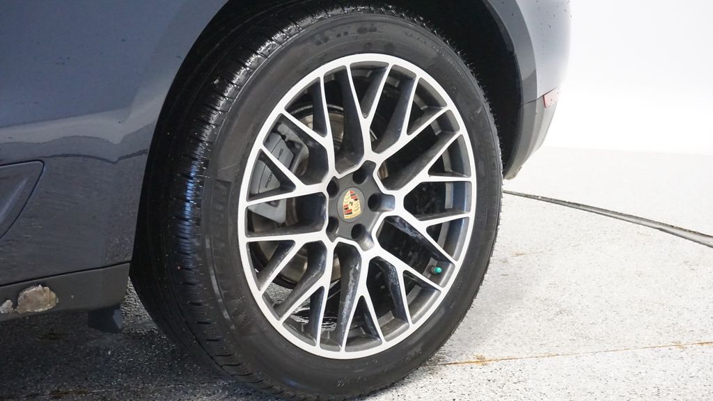 Thumbnail: 2017 Porsche Macan - 13