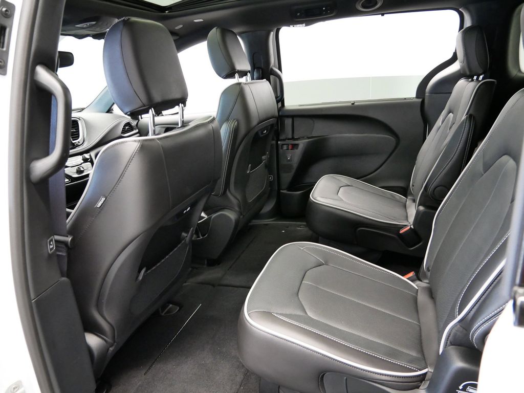 Thumbnail: 2026 Chrysler Pacifica - 10