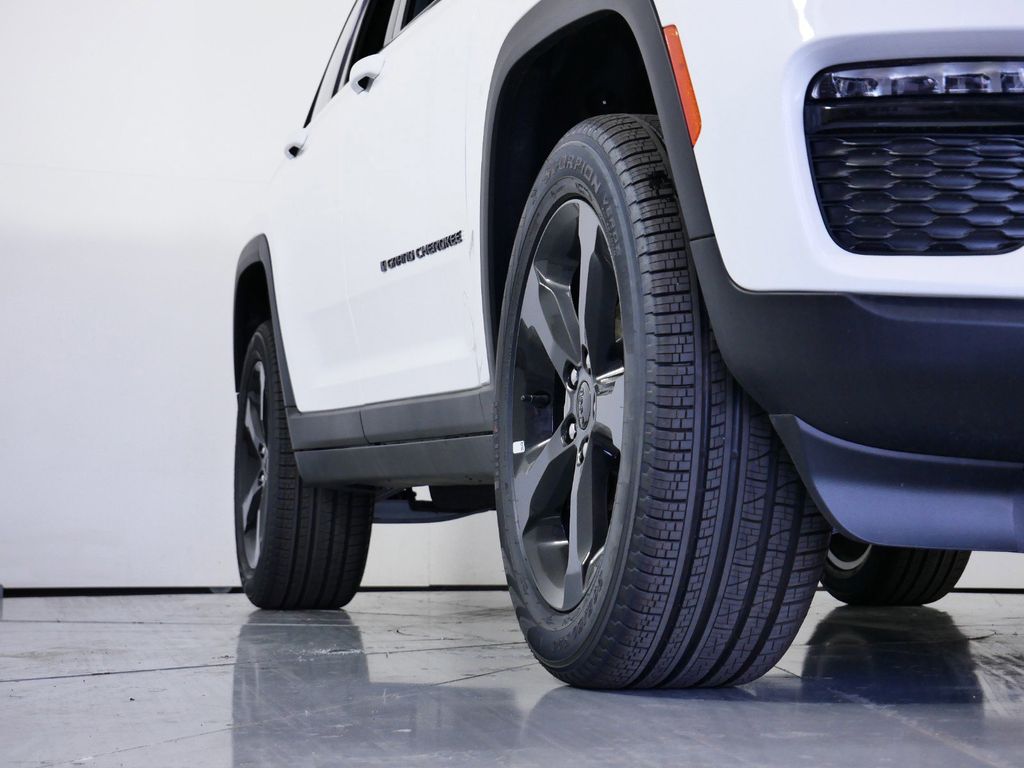 Thumbnail: 2025 Jeep Grand Cherokee - 7