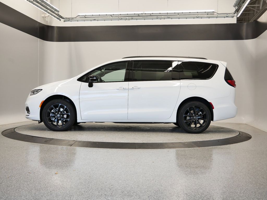 Thumbnail: 2026 Chrysler Pacifica - 38