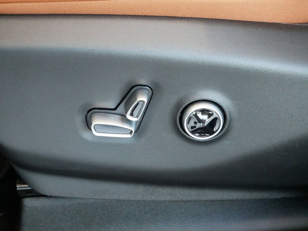 Thumbnail: 2026 Chrysler Pacifica - 18