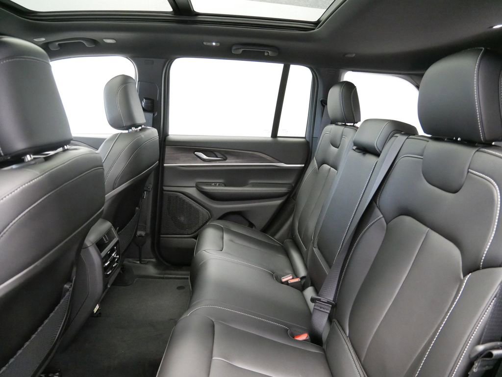 2025 Jeep Grand Cherokee Limited Edition 30