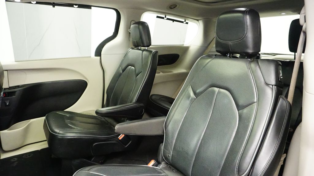 Thumbnail: 2018 Chrysler Pacifica - 17