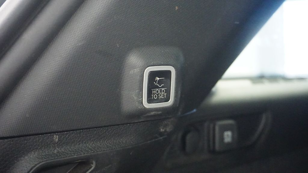 Thumbnail: 2022 Jeep Grand Cherokee - 16