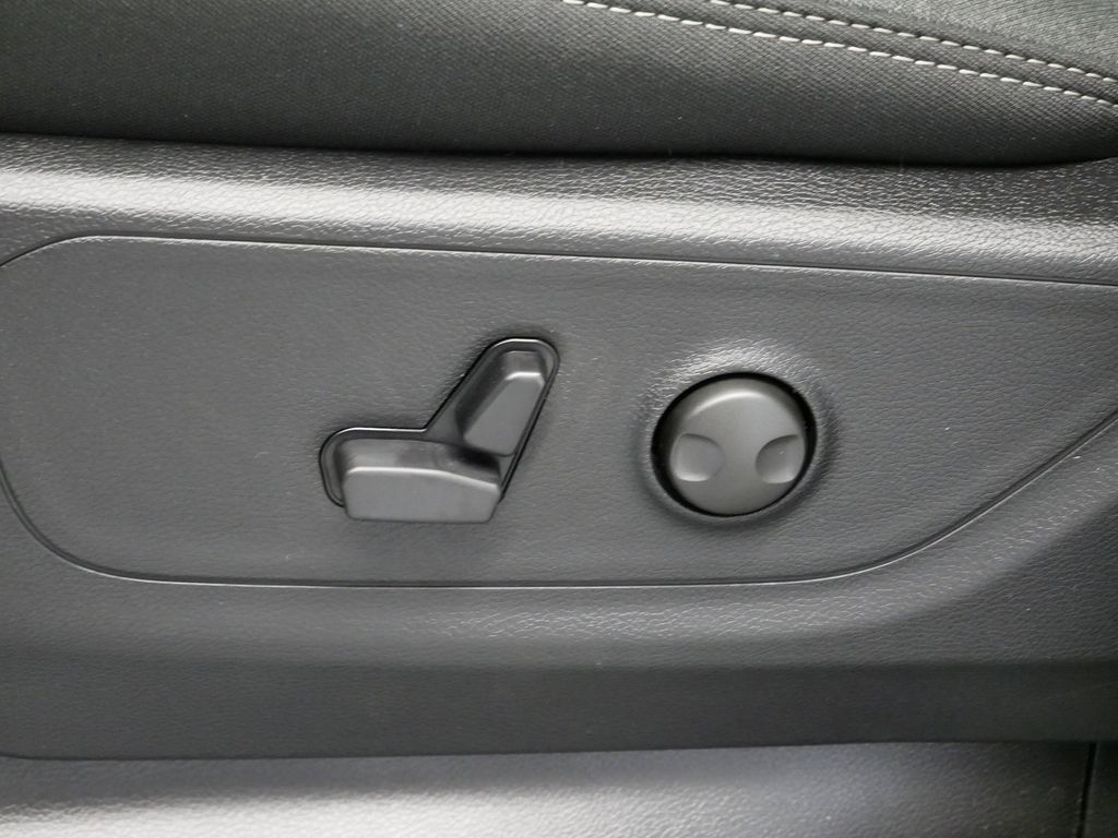 Thumbnail: 2026 RAM 1500 - 4