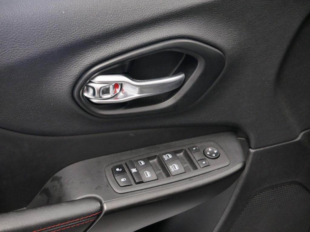 Thumbnail: 2022 Jeep Cherokee - 8