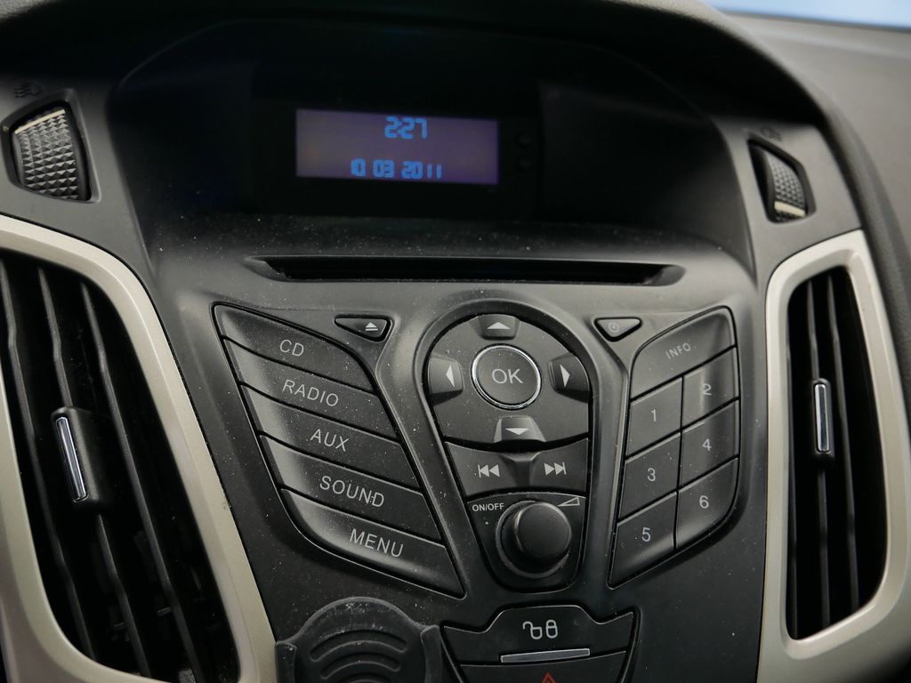 Thumbnail: 2012 Ford Focus - 28