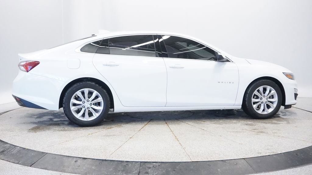 Thumbnail: 2019 Chevrolet Malibu - 8
