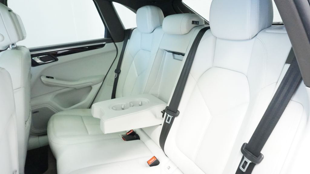 Thumbnail: 2017 Porsche Macan - 20