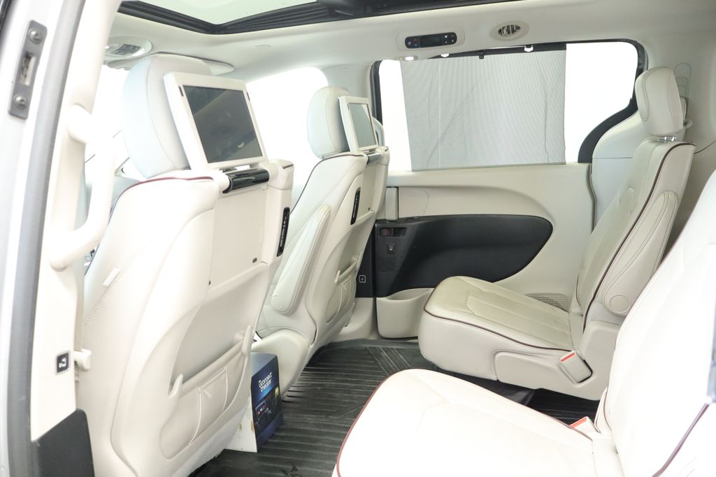 Thumbnail: 2017 Chrysler Pacifica - 17