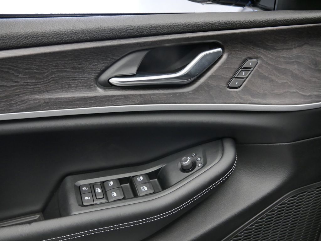 Thumbnail: 2025 Jeep Grand Cherokee - 6