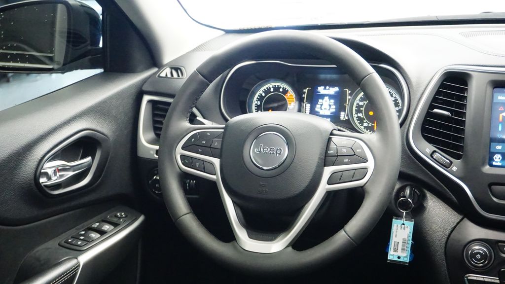 Thumbnail: 2022 Jeep Cherokee - 24