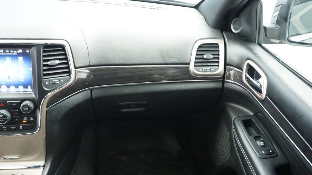 Thumbnail: 2017 Jeep Grand Cherokee - 31