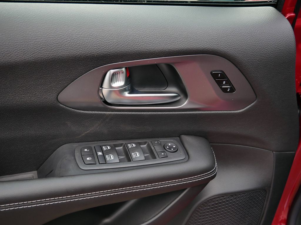 Thumbnail: 2026 Chrysler Pacifica - 4