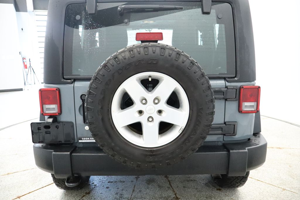 Thumbnail: 2014 Jeep Wrangler - 16