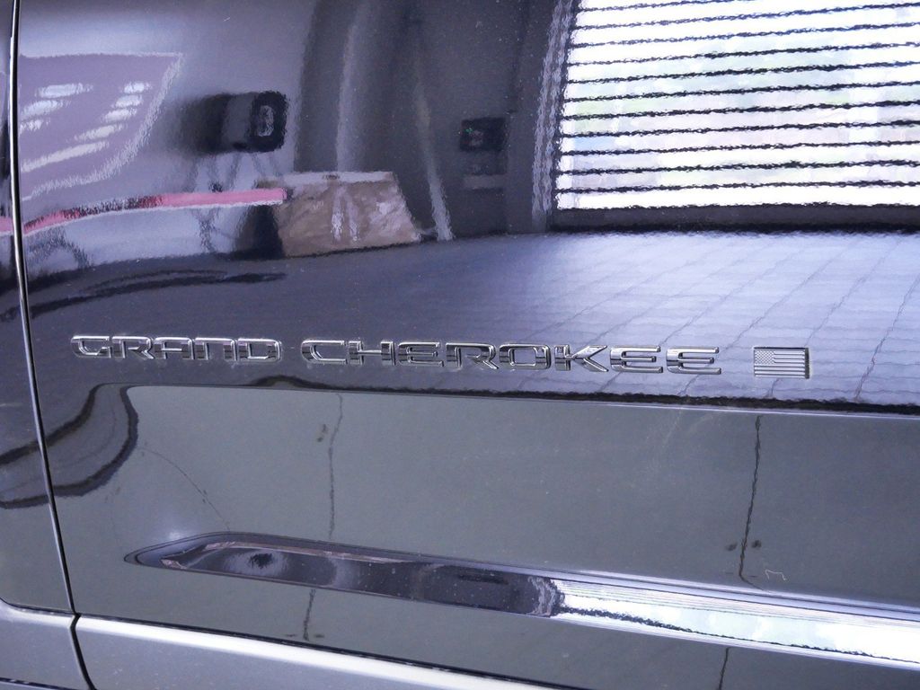 Thumbnail: 2024 Jeep Grand Cherokee - 17