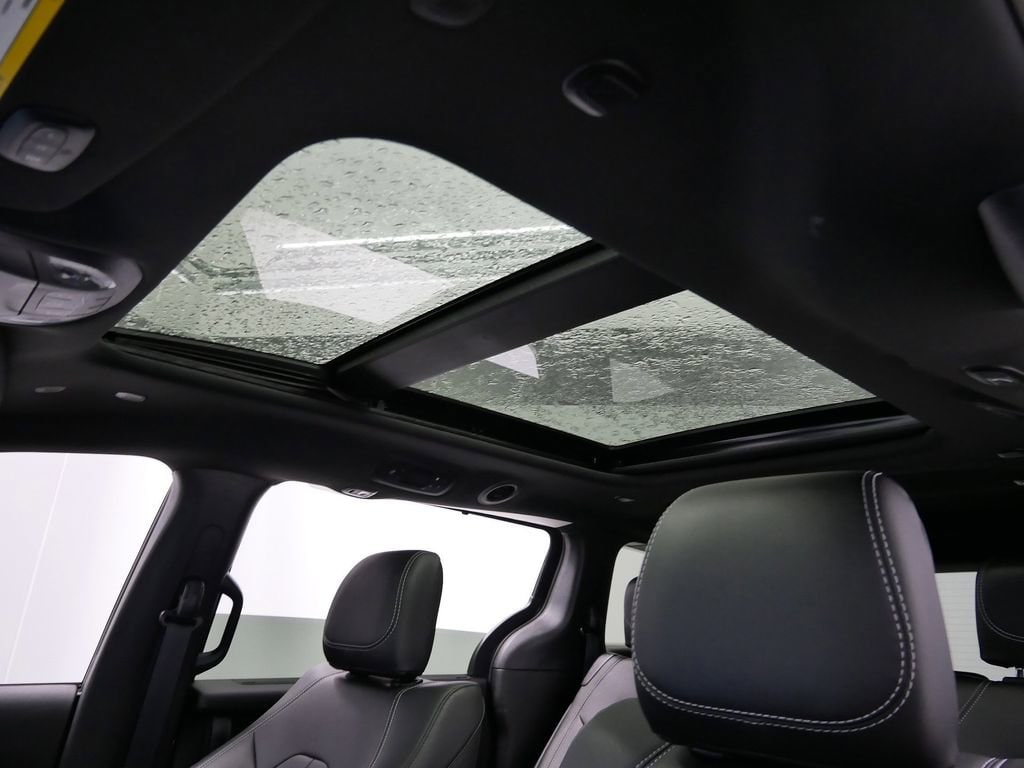 Thumbnail: 2026 Chrysler Pacifica - 17