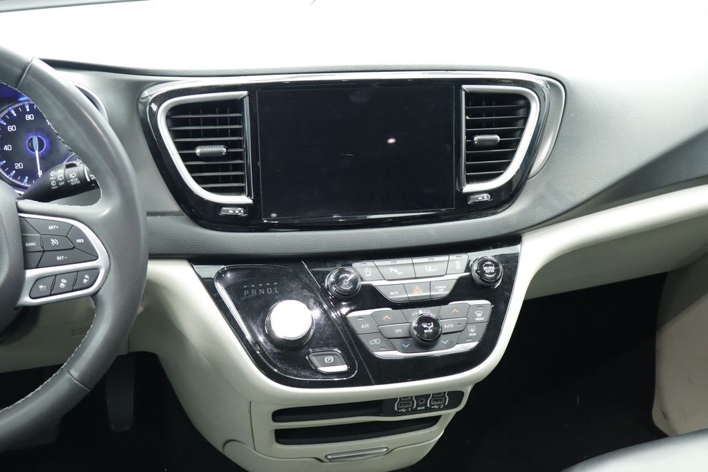 Thumbnail: 2023 Chrysler Pacifica - 25