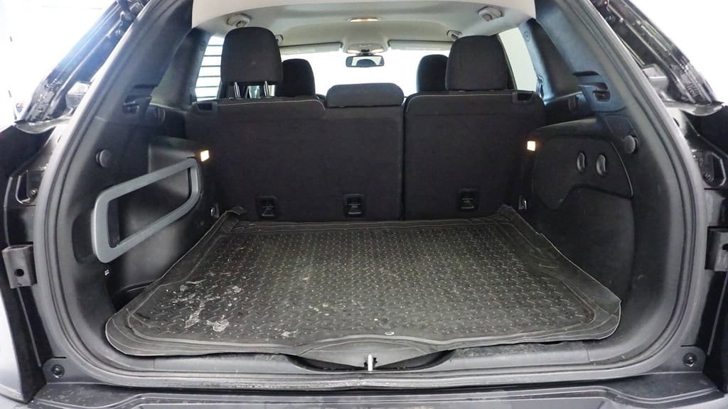 Thumbnail: 2017 Jeep Cherokee - 20